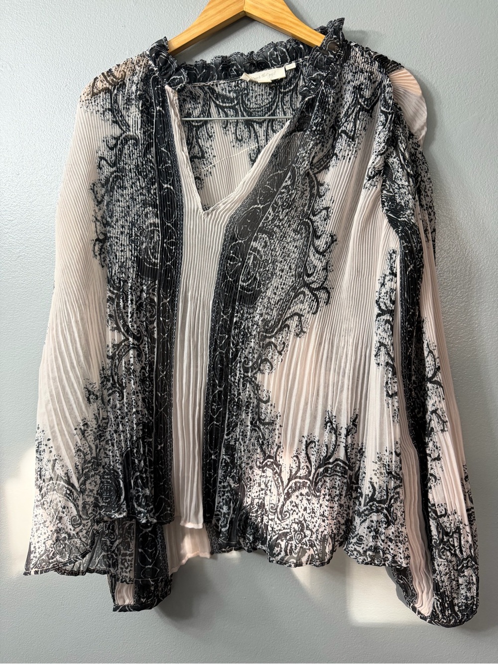 Anthropologie Forever that girl Sheer Pleated Blouse size medium - Picture 3 of 9